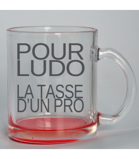 mug transparent fond rouge