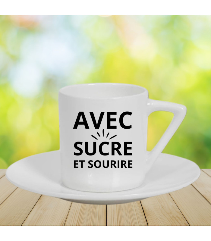 Tasse à café avec sucre et sourire
