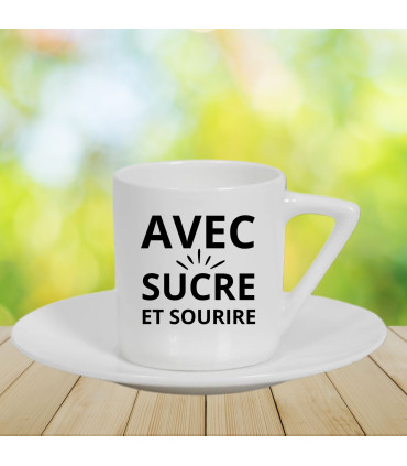 tasse à café avec sucre et sourire
