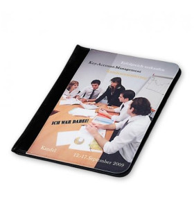 Photo et logo sur une pochette à documents administratifs