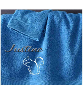 broderie sur drap de bain écureuil et prénom
