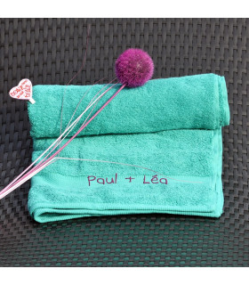 Serviette brodée prénom bleue petrole