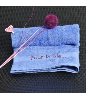 Serviette brodée prénom bleu azur