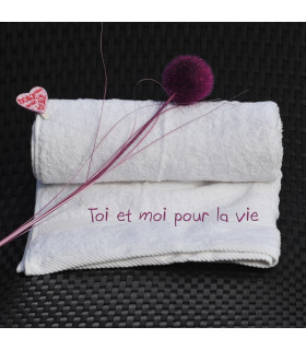 Serviette brodée blanche