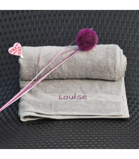 Serviette brodée gris clair