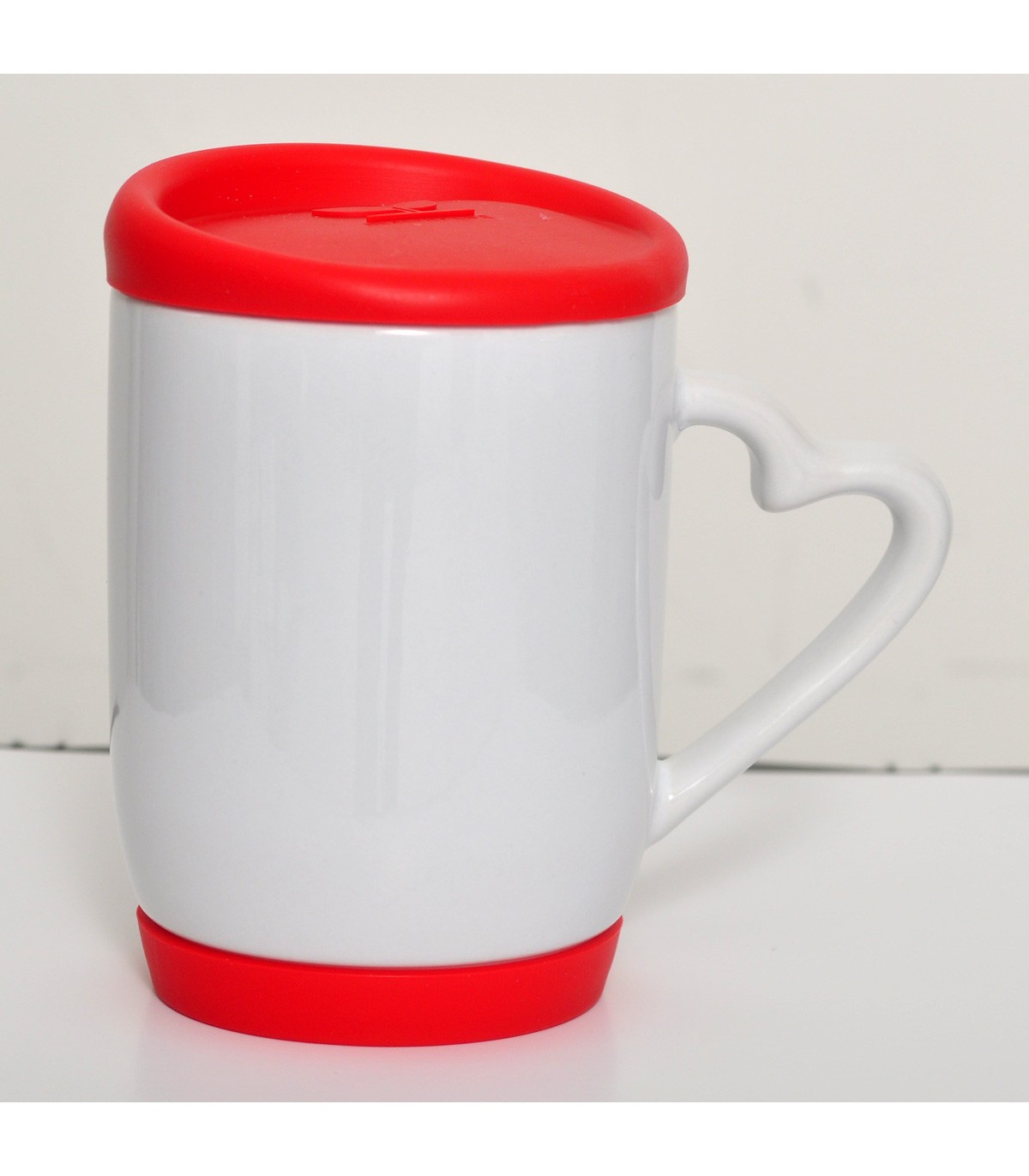 Ce mug personnalisé muni de son couvercle silicone va vous s